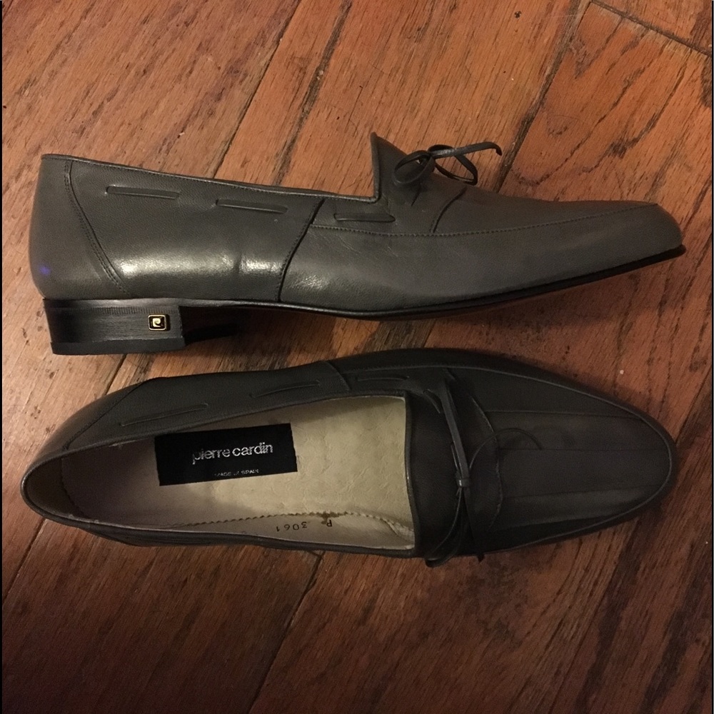 size 8 gray pierre cardin loafers